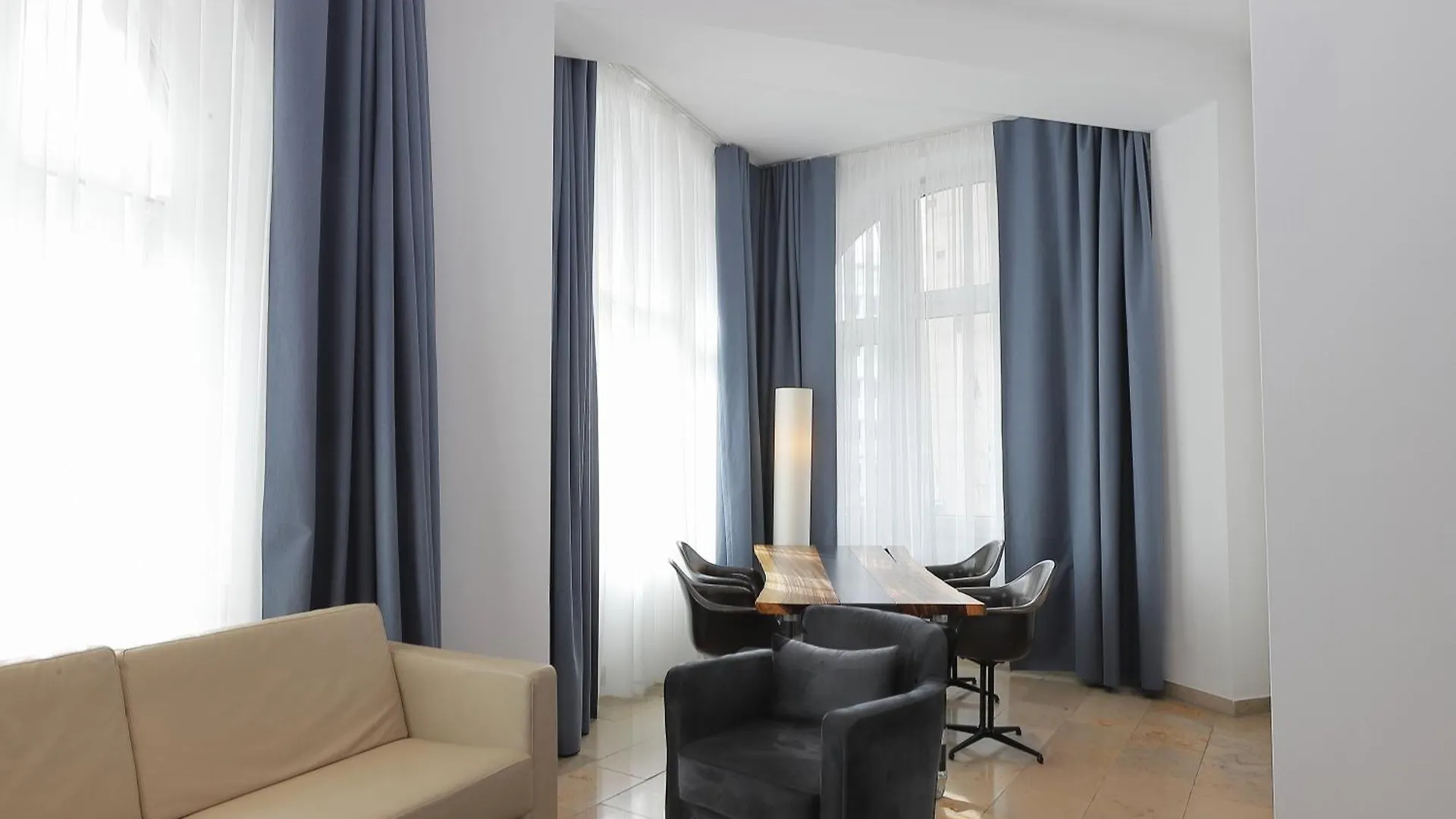 Devin Art Hotel Дюссельдорф 4*,