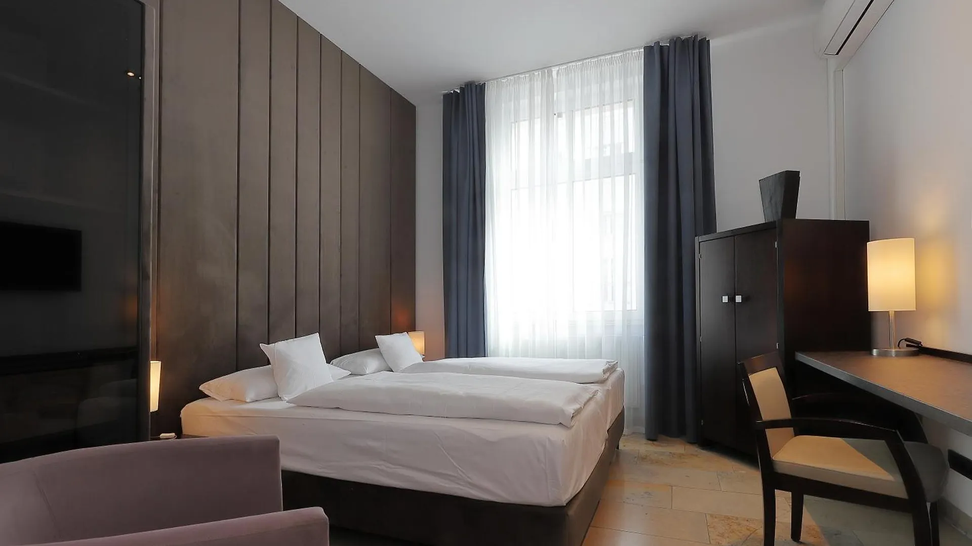 ****  Devin Art Hotel Дюссельдорф Германия