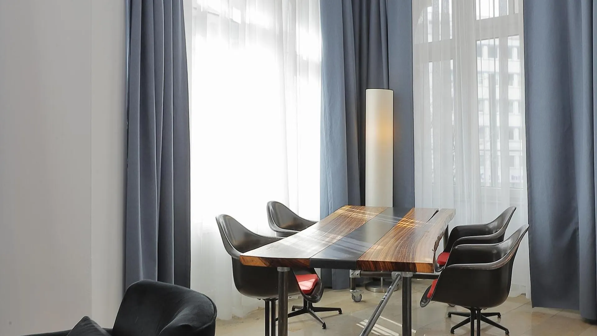 Devin Art Hotel Дюссельдорф 4*,