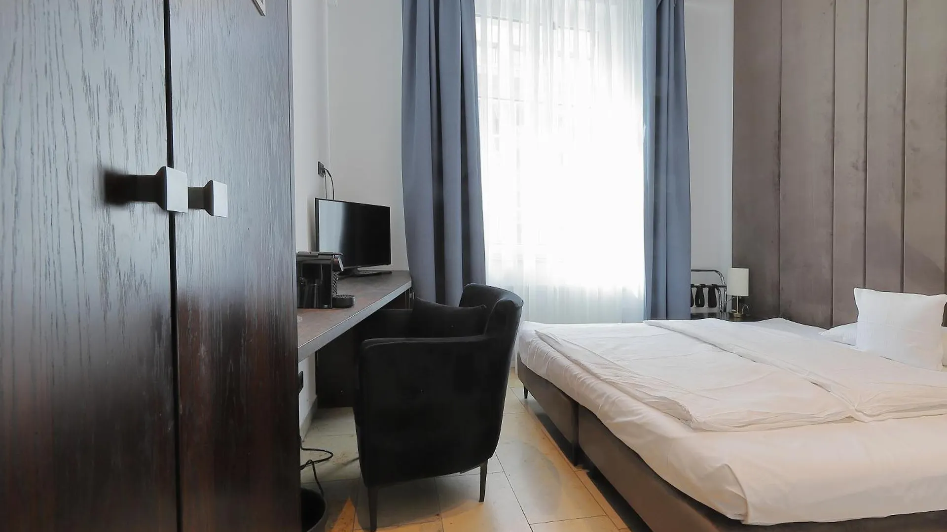 Devin Art Hotel Дюссельдорф Германия