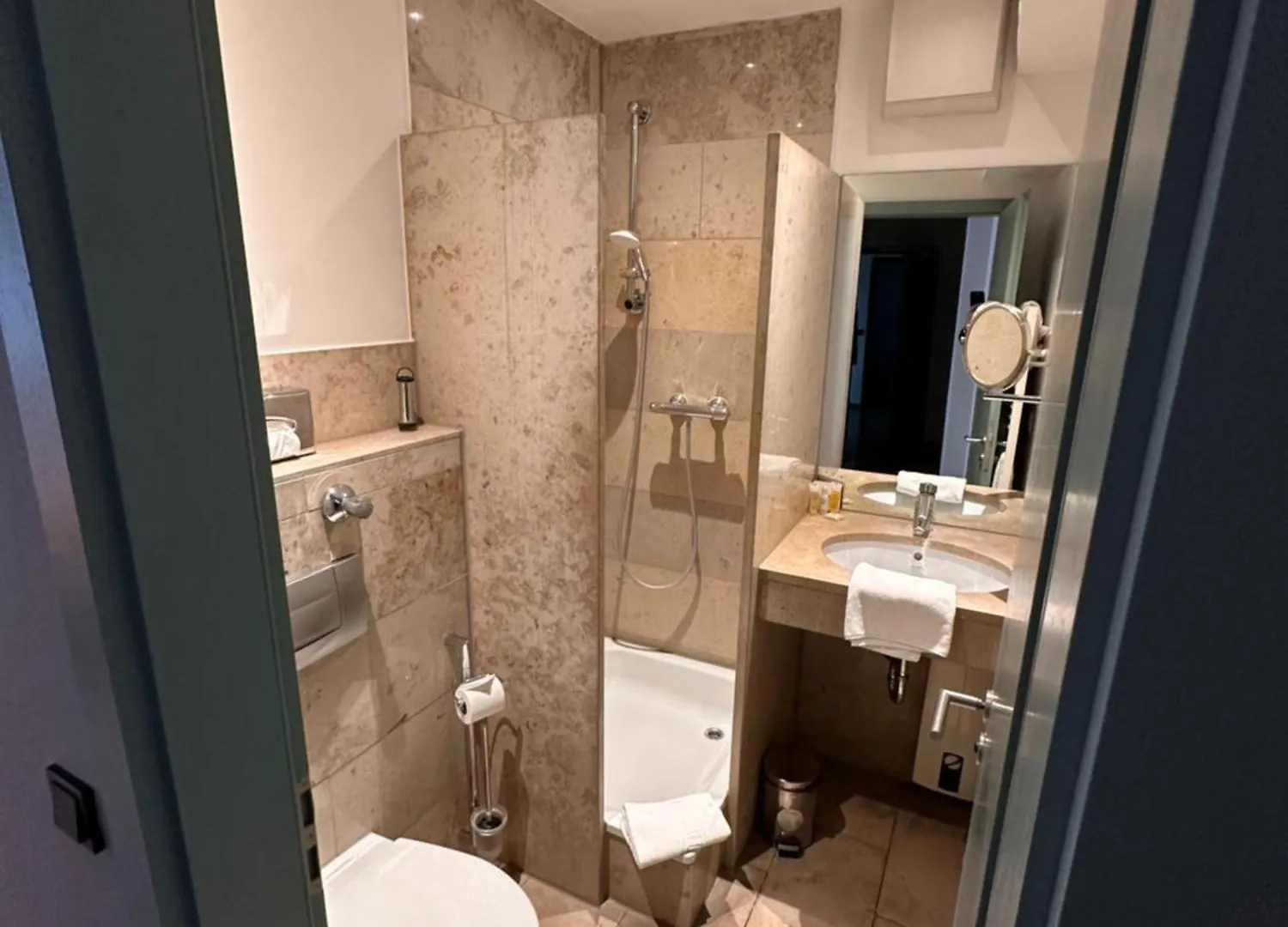 Devin Art Hotel Дюссельдорф 4*,  Германия