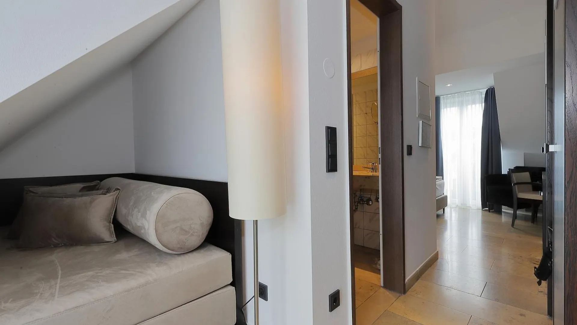 Devin Art Hotel Дюссельдорф