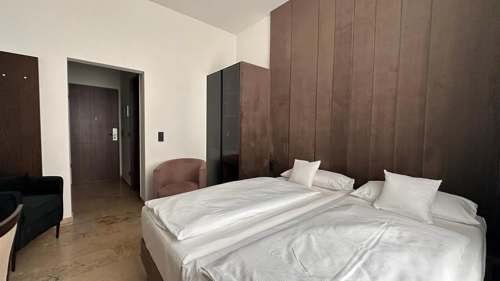 Devin Art Hotel Дюссельдорф