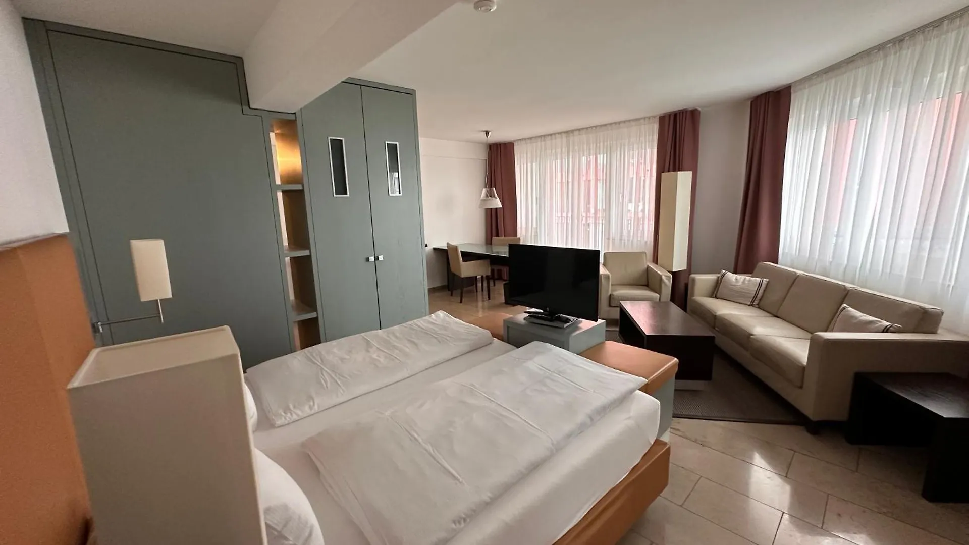 ****  Devin Art Hotel Düsseldorf Almanya